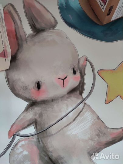 Новые декоративные наклейки на стену