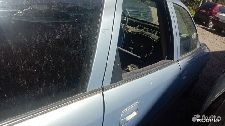 Opel Vectra В 97 Стекло