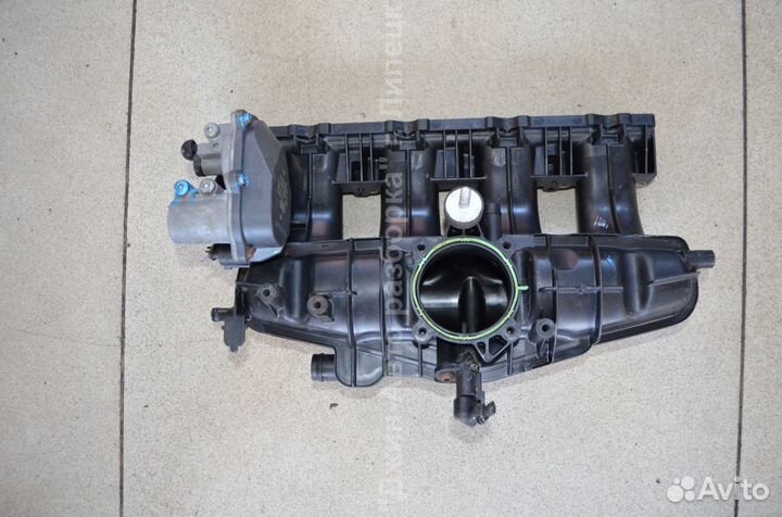 Впускной коллектор Passat B6 Golf Touran 2.0 tfsi