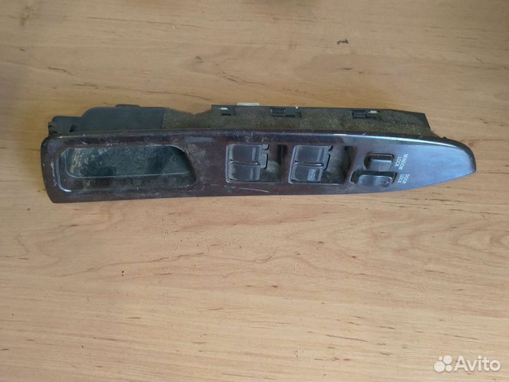 Блок управления стеклоподъемниками передний правый