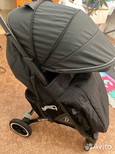 Коляска новая
