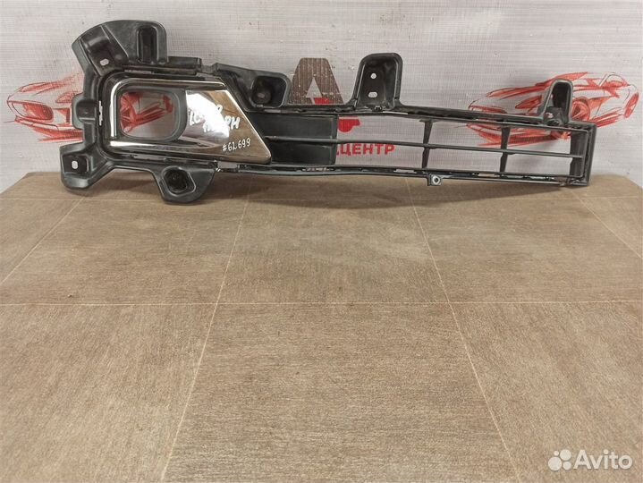 Решетка бампера переднего правая Toyota Land