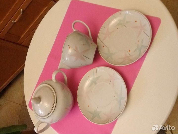 Сахарница молочник и 2 блюдца