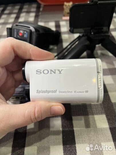 Экшн камера Sony hdr AS200v с пультом и штативом