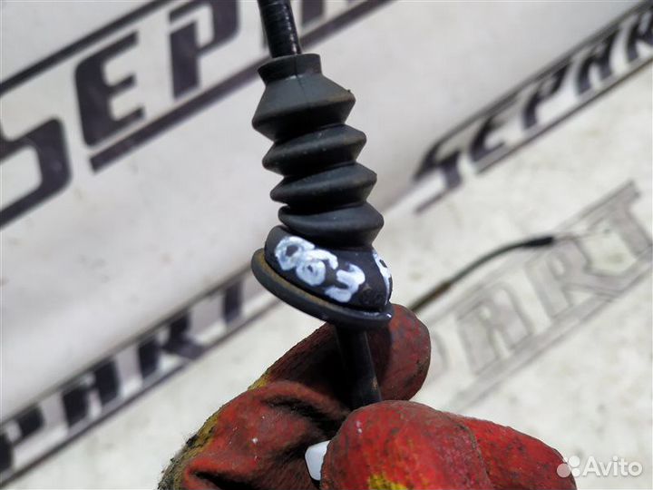 Трос открывания двери передний Volkswagen Passat