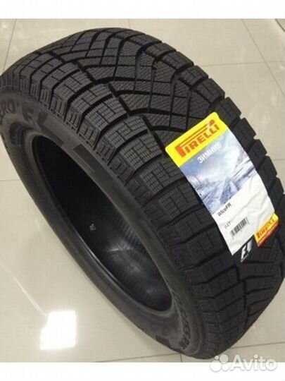 Pirelli Ice Zero FR 215/55 R17 98H