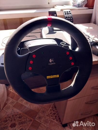Игровой руль logitech momo racing