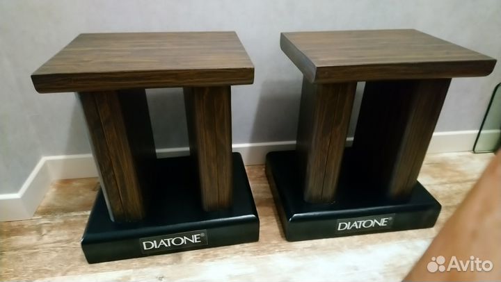 Подставки под акустику