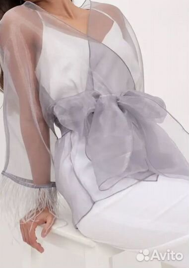 Накидка с перьями