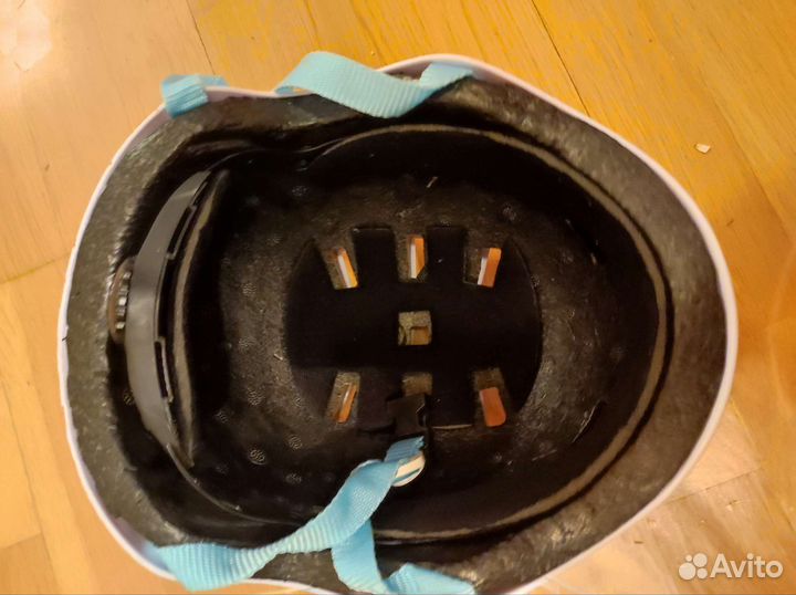 Шлем новый детский белый,на ребёнка 5-7лет