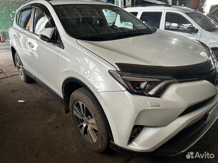 Toyota RAV4 2.2 AT, 2018, 63 475 км