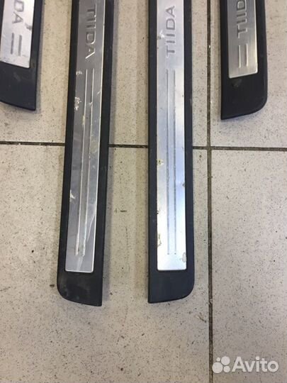 Накладка порога Nissan Tiida C11 HR 16 2008