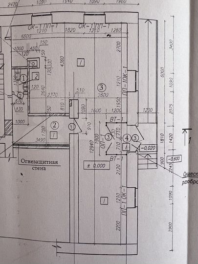 Помещение напротив остановки, на первом этаже 61,2