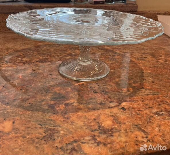 Тортница на ножке