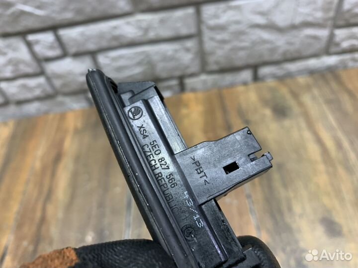 Skoda Octavia A7 Кнопка открывания багажника