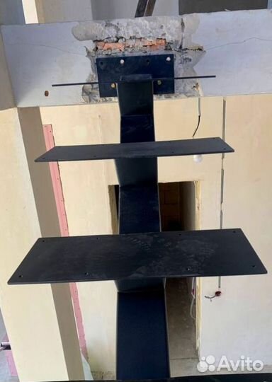 Лестница в дом или квартиру