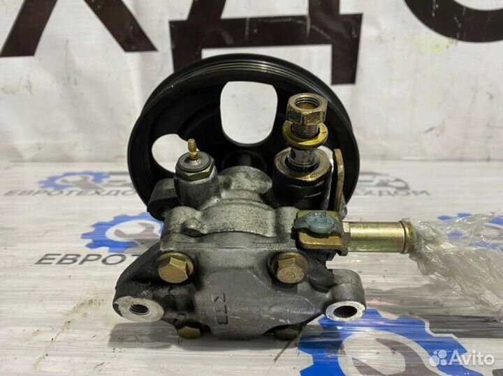 Насос гидроусилителя Mitsubishi Carisma седан