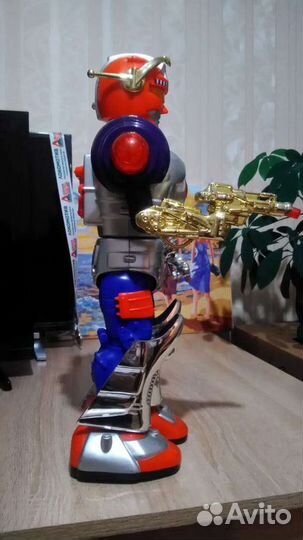 Робот игрушечный