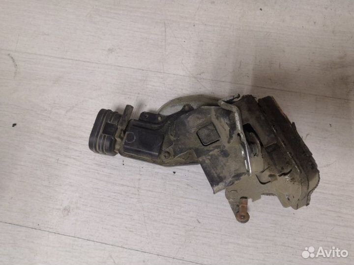 Замок двери задний правый Toyota Corolla AE110