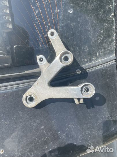 Кронштейн подножки R водительский honda cbr929rr