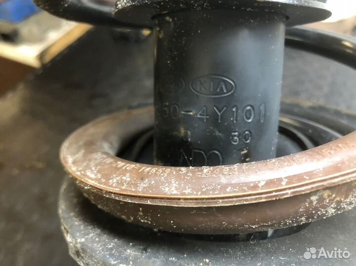 Стойка амортизатора передняя левая Hyundai Solaris