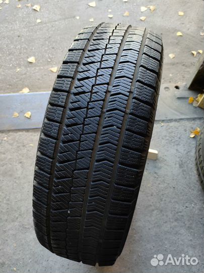 Bridgestone Blizzak VRX2 205/50 R17