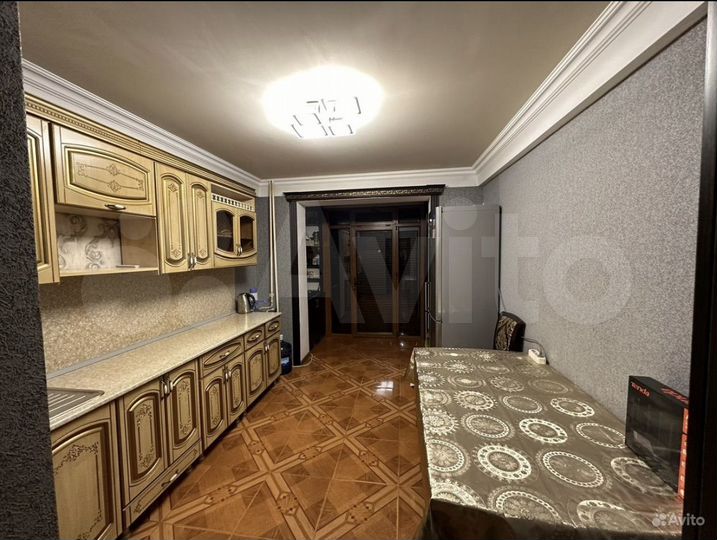 3-к. квартира, 70 м², 1/9 эт.