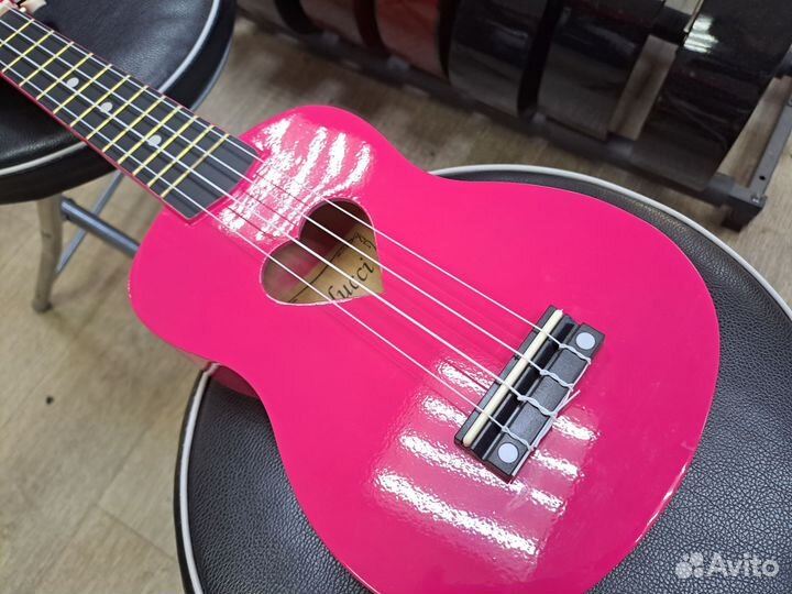 Укулеле розовая с сердечком