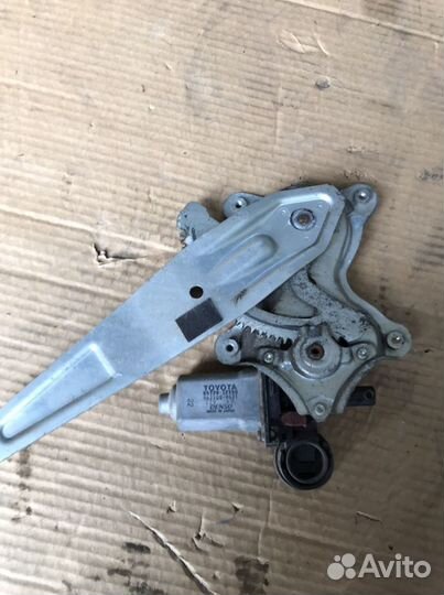 Стеклоподъемник задний правый Toyota RAV4(647)