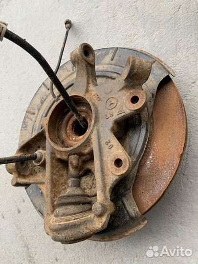 Кулак поворотный задний левый Mercedes ML W164