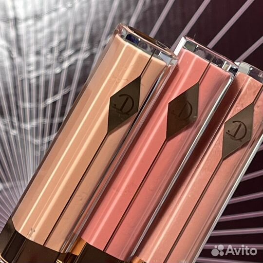 Блеск для губ Charlotte Tilbury Lip Lustre