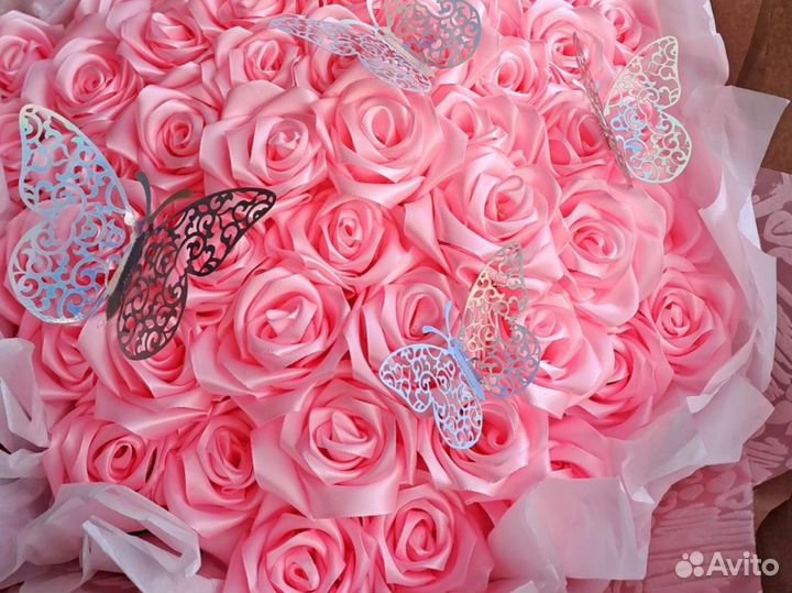 Розы из атласных лент