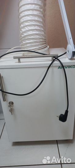 Пылесос напольный для педикюра с лампой