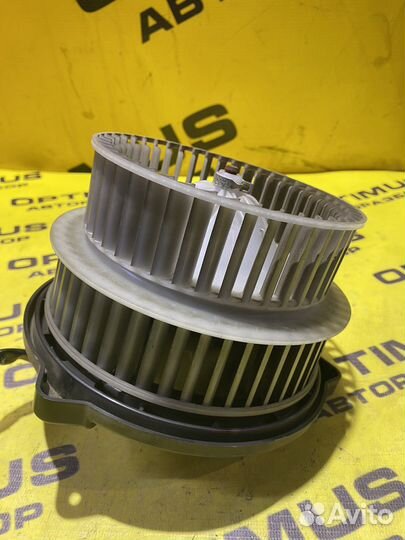 Моторчик печки Toyota Voxy