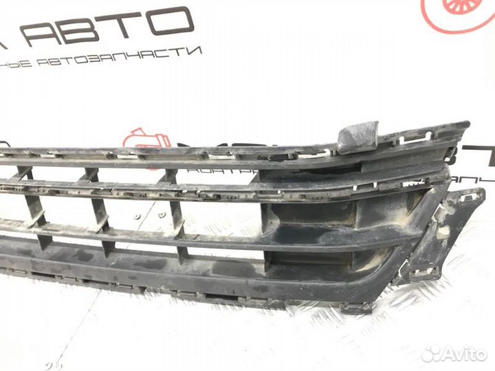 Б/У решетка радиатора передний Volkswagen Jetta