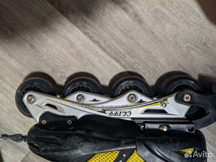 Роликовые коньки