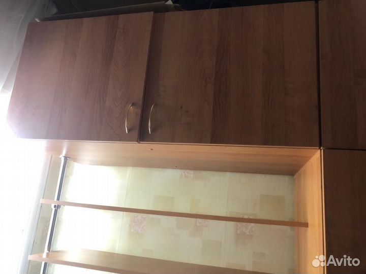 Продаётся шифоньер, стол, полки, антресоли