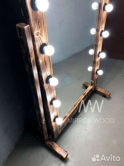 Гримерное зеркало на подставке