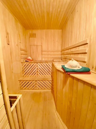 Коттедж 400 м² на участке 7 сот.