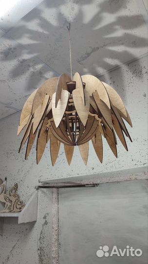 Люстра хороший вариант для декора веранд