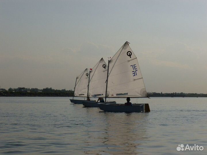 Обучение хождения на маленькой яхте - швертботе