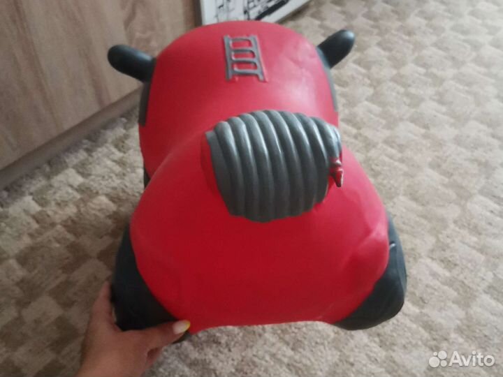 Игрушка попрыгун машина