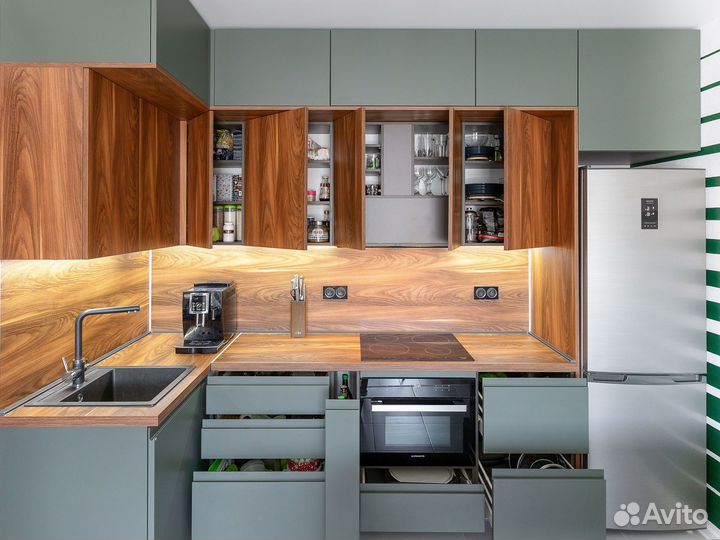 Кухня с доставкой с антресолями по проекту