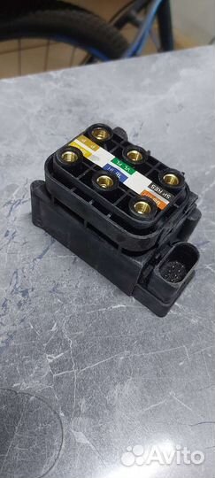 Блок клапанов пневмоподвески Мерседес