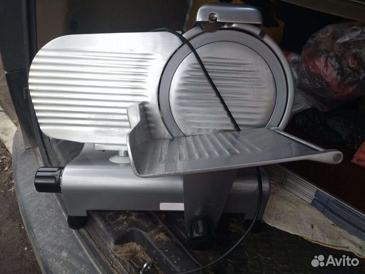 Слайсер для нарезки мяса и сыра