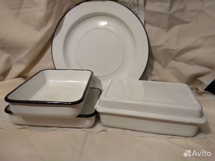 Корзина.Посуда эмаль.Банки для хранения из СССР