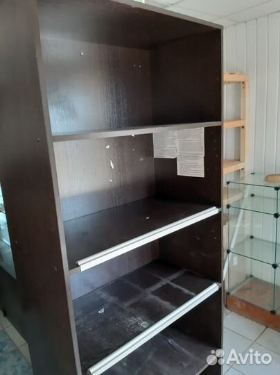 Стеллажи, полки, витрины