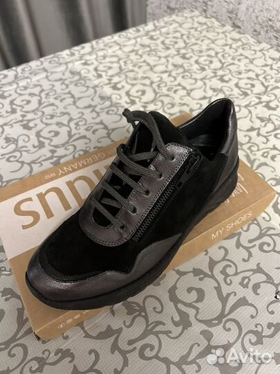 Кроссовки женские кожаные 39 размер