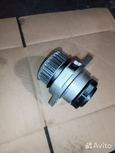 Помпа на volkswagen Golf 4