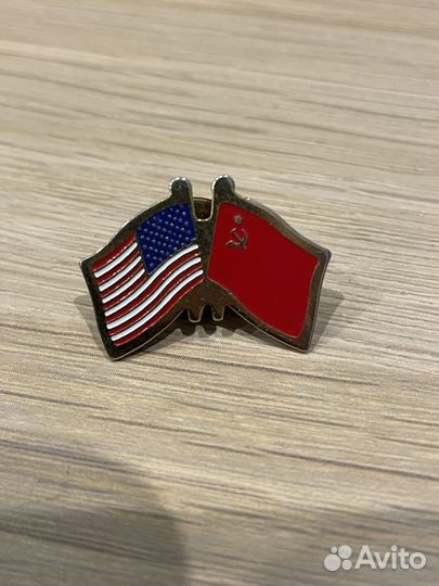 Значок с флагами СССР И США